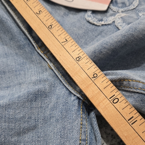 Cali 1850 Size 3/26 Light Wash High Waist Wider Leg Denim Flower Embellish Jeans - Picture 11 of 16